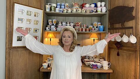 Noch alle Tassen im Schrank: Marijke Amado daheim.