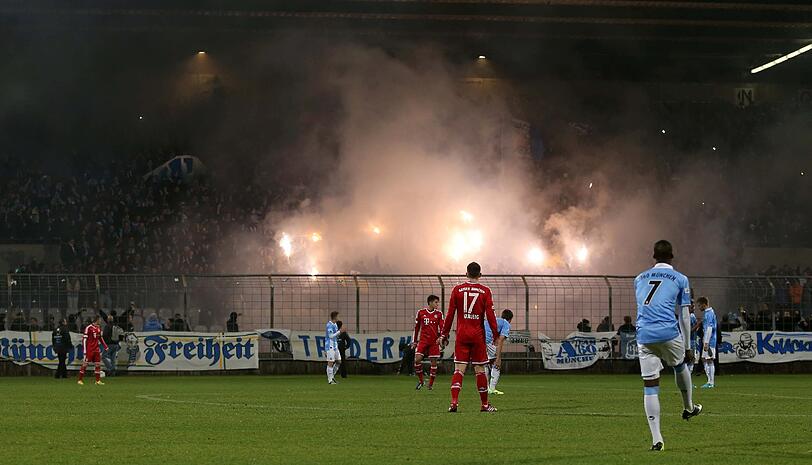 Hitzige Stimmung beim kleinen Derby zwischen den Löwen und dem FC Bayern.