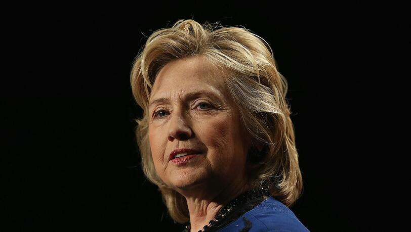 Ex-US-Außenministerin Hilary Clinton ruderte nach ihrem Putin-Hitler-Vergleich zurück. Ex-US-Außenministerin Hilary Clinton ruderte nach ihrem Putin-Hitler-Vergleich zurück.