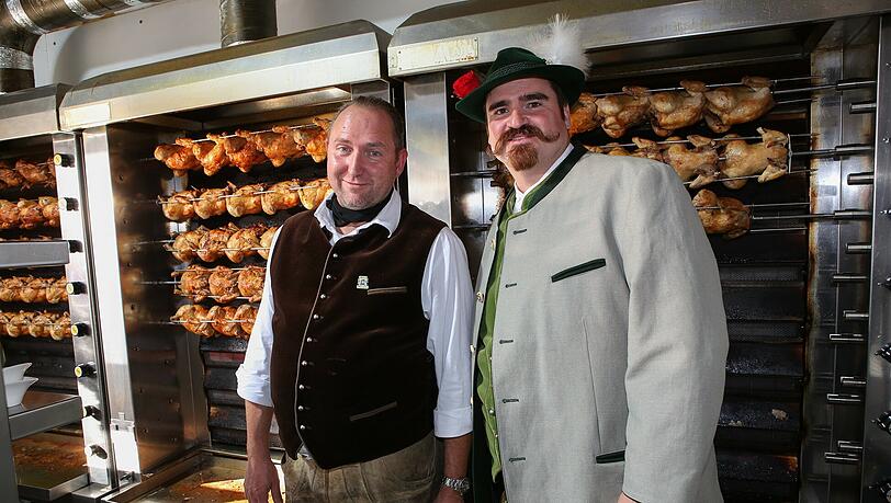 Josef Schmidbauer (l.), Chef bei Ammer, und
Michael Neuner von Universum Oktoberfest. Josef Schmidbauer (l.), Chef bei Ammer, und
Michael Neuner von Universum Oktoberfest.