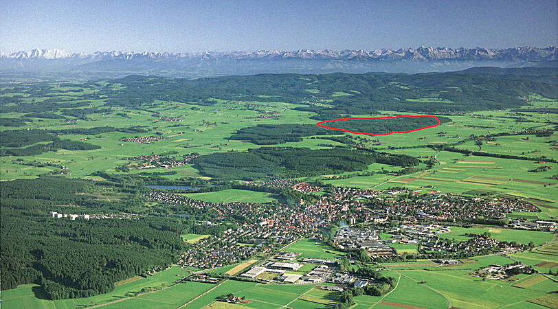 Das Feriendorf soll nördlich der Stadt Leutkirch entstehen.