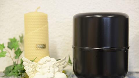 Ein Mann hat f&uuml;r die R&uuml;ckgabe von mehr als 30 Urnen L&ouml;segeld gefordert. (Symbolbild)