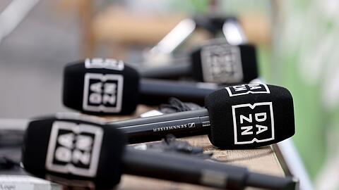 Der Internet-Sportsender DAZN nimmt einen jahrelangen Rechtsstreit mit der DFL in Kauf.