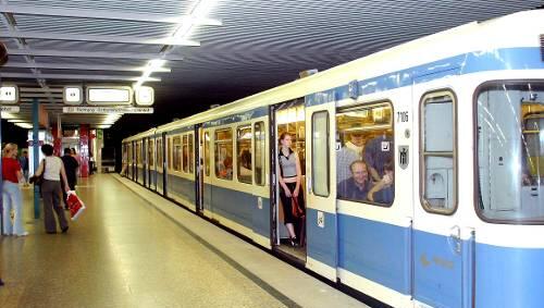 Leider noch kein Handy-Empfang: 2009 wird nach und nach das Münchner U-Bahnnetz umgerüstet. Leider noch kein Handy-Empfang: 2009 wird nach und nach das Münchner U-Bahnnetz umgerüstet.