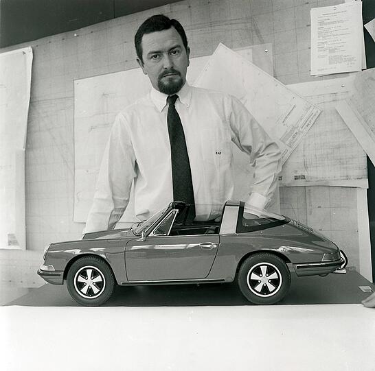 Er entwarf Anfang der 1960er Jahre den legendären Porsche 911, der zu einem der erfolgreichsten Sportwagen der Automobilgeschichte wurde. Am Donnerstag, den 05.04.2012, ist er im Alter von 76 Jahren in Salzburg gestorben: Autodesigner Ferdinand Alexander Porsche. Das teilte die Porsche AG in Stuttgart mit.