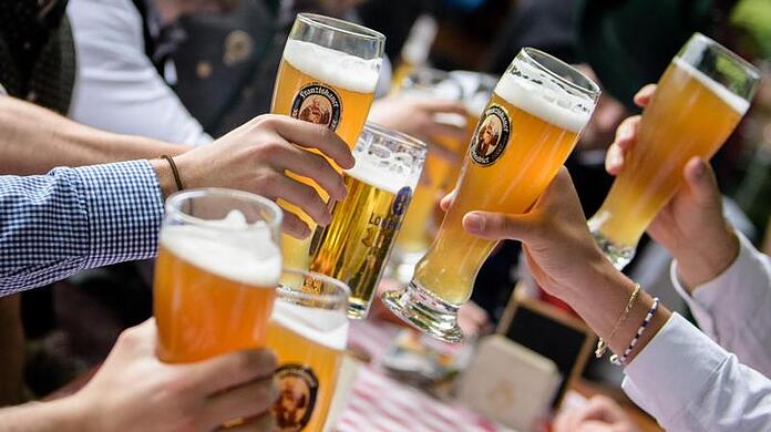 Kennen Sie den "Weißbierindex"? Er verrät, wie es um die Wirtschaft in Bayern steht (Symbolbild)