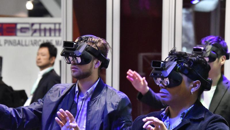 Besucher der International Consumer Electronics Show (CES) in Las Vegas. Besucher der International Consumer Electronics Show (CES) in Las Vegas.