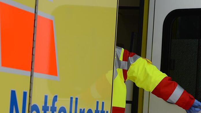 Der Jugendliche kam nach dem Vorfall in eine Klinik. (Symbolbild)