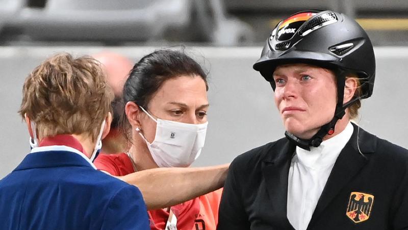 Bundestrainerin Kim Raisner (M) und Fünfkämpferin Annika Schleu (r).