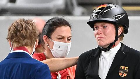 Bundestrainerin Kim Raisner (M) und Fünfkämpferin Annika Schleu (r).
