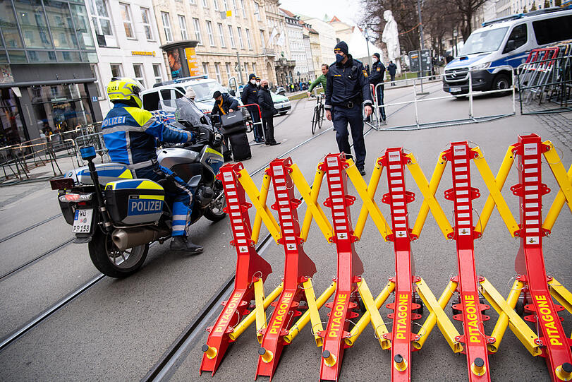 Weitere Bilder vom Siko-Aufbau.