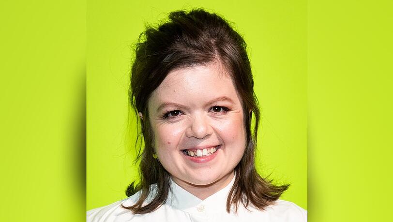 Die 33-jährige Sinéad Burke kämpft dafür, dass auch Menschen mit Behinderungen in der Modebranche berücksichtigt werden.