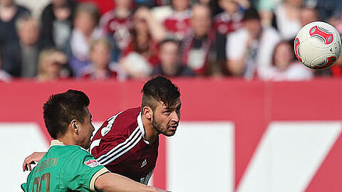 Marvin Plattenhardt (rechts) verteidigte für Javier Pinola im Derby hinten links. Auch am Samstag gegen Hoffenheim?