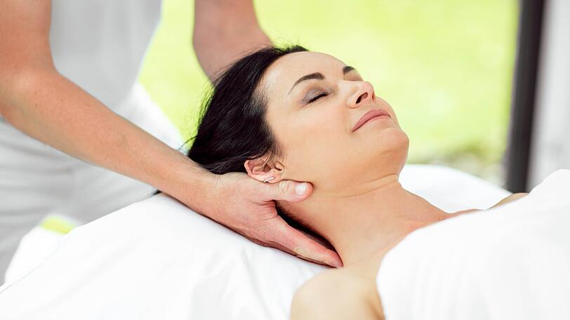 Hochqualifizierte Therapeuten und Masseure geben Gästen ein neues Gesundheitsgefühl.