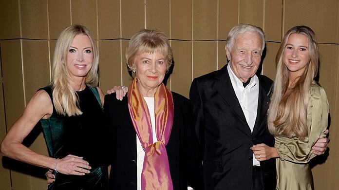 Münchens Königs(hof)familie: Nicole Inselkammer (l.) mit ihren Eltern Hans und Astrid und Tochter Marie.