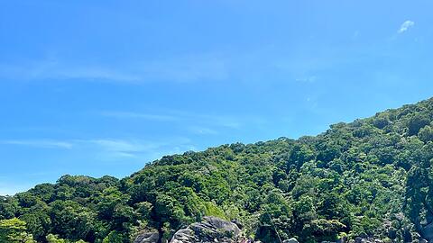 Zahlreiche Touristenboote steuern täglich die Similan Islands in der Andamanensee an. (Archivbild)
