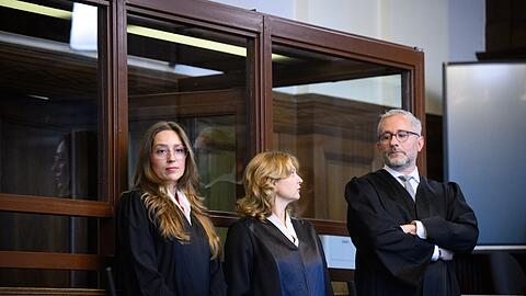 Die Rechtsanwälte des angeklagten Palliativmediziners.