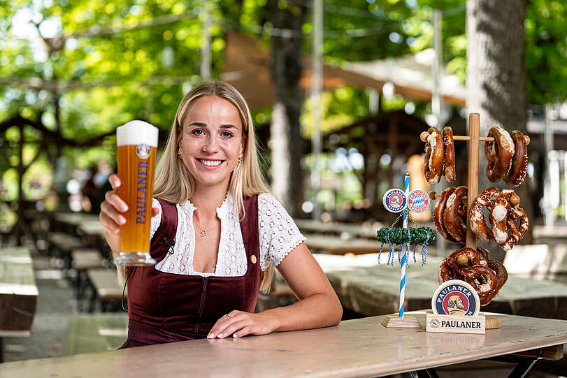 Die Stars des FC Bayern beim alljährlichen Lederhosen-Shooting von Paulaner. Die Stars des FC Bayern beim alljährlichen Lederhosen-Shooting von Paulaner.