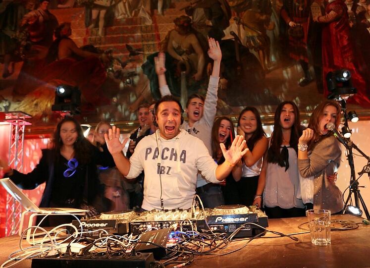 OB Christian Ude lud bereits zum achten Mal alle 18-jährigen Münchner zum Rathaus-Clubbing ein. Die Bilder!