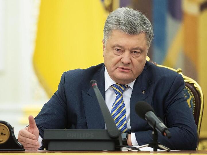 Erste Maßnahmen: Poroschenko, Präsident der Ukraine, setzte die Reservisten der Streitkräfte in Bereitschaft.