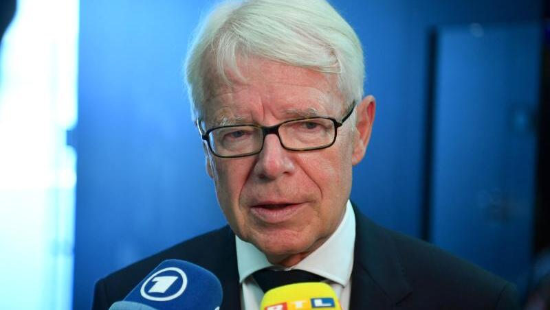 DFL-Präsident Reinhard Rauball. DFL-Präsident Reinhard Rauball.
