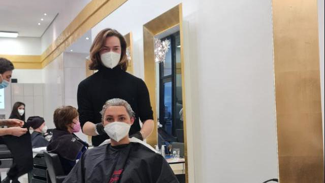 Kurz nach der Öffnung: Raphael Brecht mit Kundin Elena Levina.