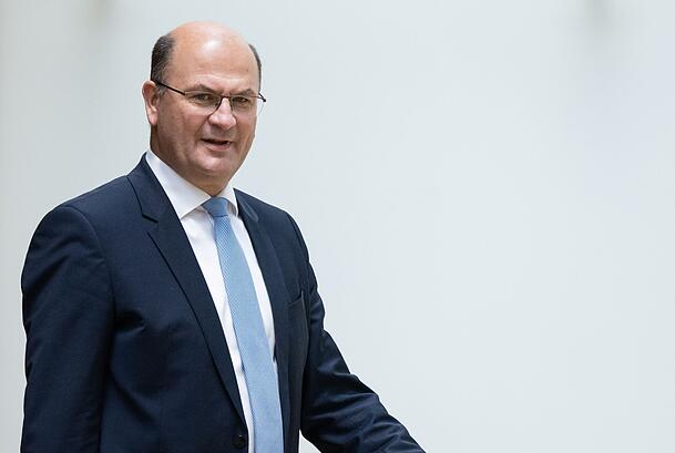 Albert Füracker. Albert Füracker.