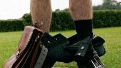 Symbolbild: In Neu-Ulm schnappte die Polizei einen Exhibitionisten auf dem Friedhof Symbolbild: In Neu-Ulm schnappte die Polizei einen Exhibitionisten auf dem Friedhof