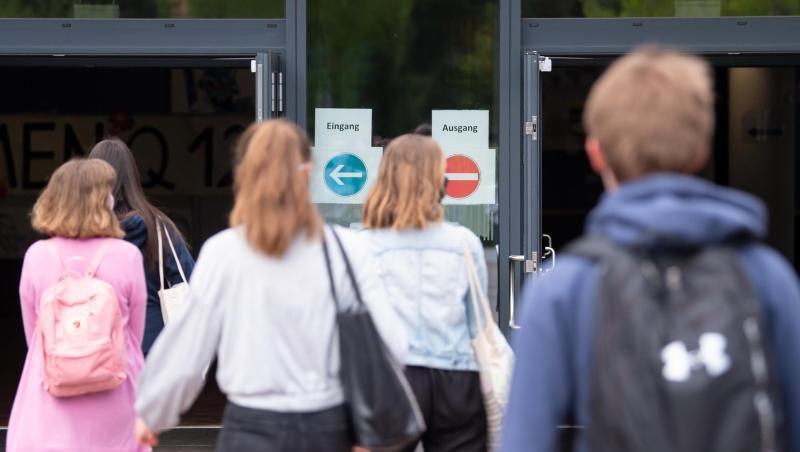 Schüler und Schülerinnen sollen tage- oder wochenweise die Schule besuchen können. Schüler und Schülerinnen sollen tage- oder wochenweise die Schule besuchen können.