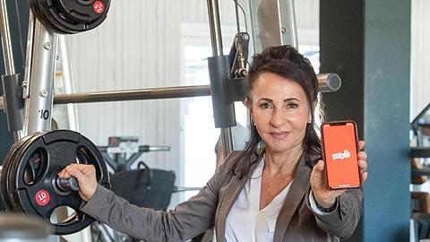 Renate Holland steht in ihrem Fitnessstudio. Foto: Lino Mirgeler/dpa/Archivbild