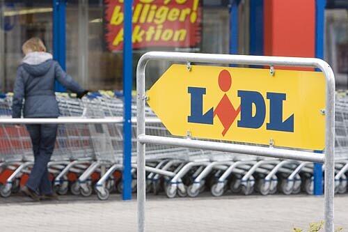 Lidl-Markt: Der Konzern gibt sich angesichts der Medienberichte &bdquo;betroffen&ldquo;, weist die Anschuldigungen aber zurück.
