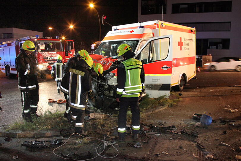 Crash mit Rettungswagen: Bilder aus Landshut!