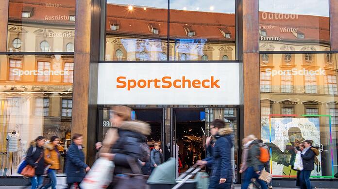 El gran mundo del deporte: entrada a la sucursal Sport Scheck de la Joseph-Pschorr-Haus en Neuhauser Straße.