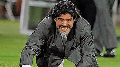 Auch mal auf allen Vieren unterwegs: Diego Maradona.