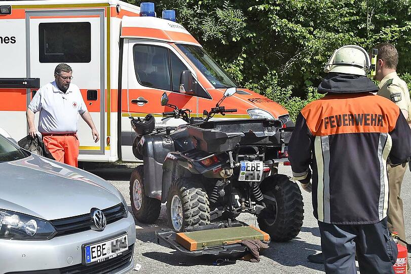 Das Quad war nach dem heftigen Crash umgekippt.