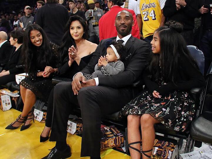 Superstar Kobe Bryant mit Tochter Gianna Maria-Onore (l-r), Ehefrau Vanessa Laine Bryant sowie den Töchtern Bianka Bella und Natalia Diamante.