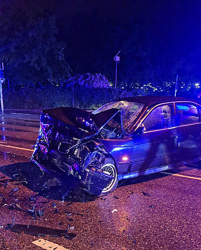 Der BMW-Fahrer wurde schwer verletzt und kam ins Krankenhaus.