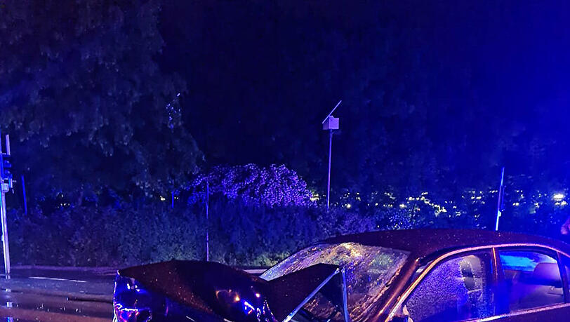 Der BMW-Fahrer wurde schwer verletzt und kam ins Krankenhaus. Der BMW-Fahrer wurde schwer verletzt und kam ins Krankenhaus.