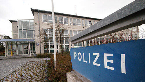In der Polizeiinspektion Schwabach geschah die Tragödie: In der Ausnüchterunszelle erhängte sich der Mann (62). In der Polizeiinspektion Schwabach geschah die Tragödie: In der Ausnüchterunszelle erhängte sich der Mann (62).