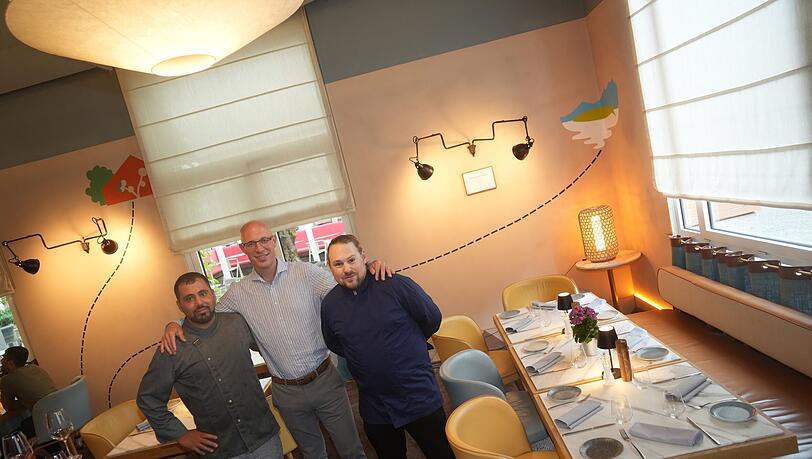 Laden im Februar zur "Ess-Klasse" ins Mona: Souschef Yusuf Kilic, Chef Florian August und Küchenchef Tobias Borean.