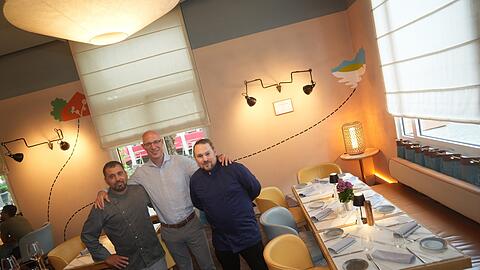 Laden im Februar zur "Ess-Klasse" ins Mona: Souschef Yusuf Kilic, Chef Florian August und Küchenchef Tobias Borean.