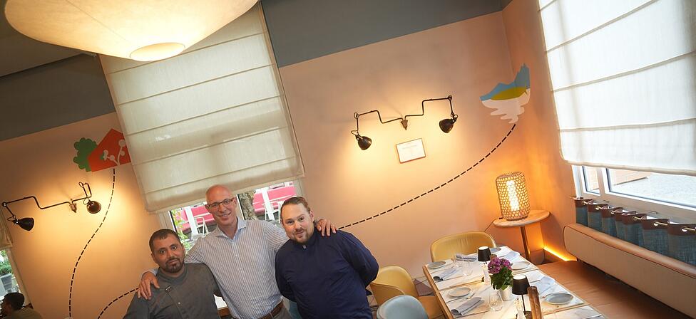 Laden im Februar zur "Ess-Klasse" ins Mona: Souschef Yusuf Kilic, Chef Florian August und Küchenchef Tobias Borean.