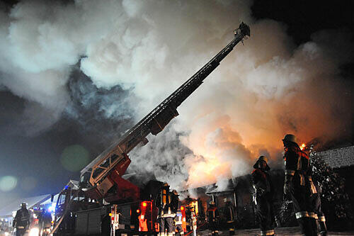 Die Feuerwehr im Kampf gegen die Flammen