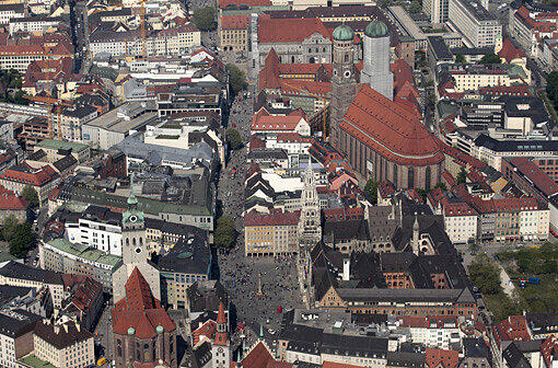 In der teuren Altstadt ist der Anteil an Singles mit am höchsten &ndash; die Türme der Frauenkirche bilden da eine Ausnahme und führen eine dauerhafte Paarbeziehung.