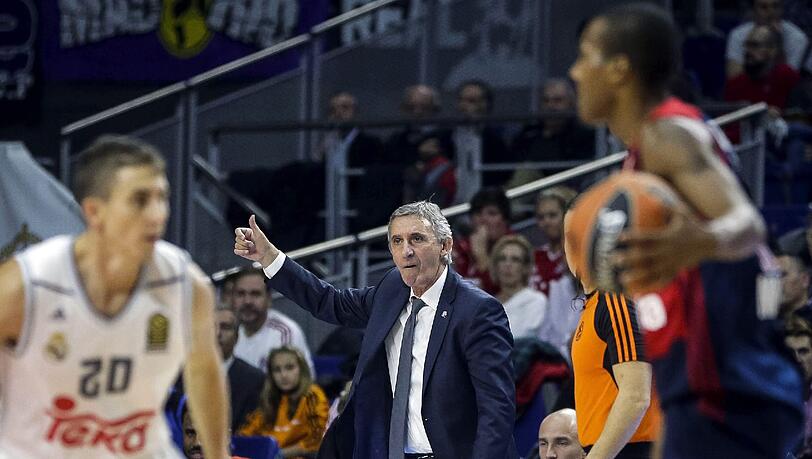 Svetislav Pesic während des Spiels gegen Real Madrid. Svetislav Pesic während des Spiels gegen Real Madrid.