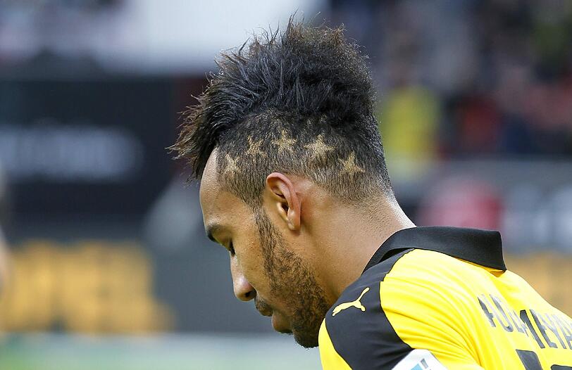 Mit allen Mitteln: Im Kampf um die Torjägerkrone setzt Dortmunds Stürmer Aubameyang sogar auf einrasierte Sternchen.