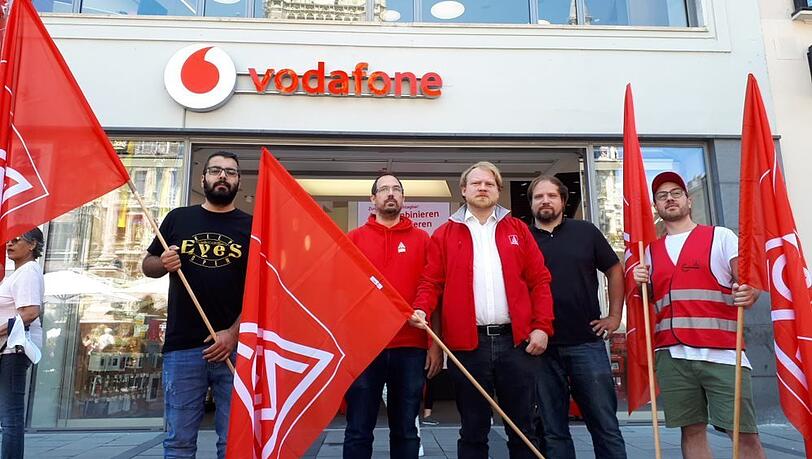 Βαυαρία: Η Vodafone κλείνει καταστήματα – οι εργαζόμενοι διαμαρτύρονται