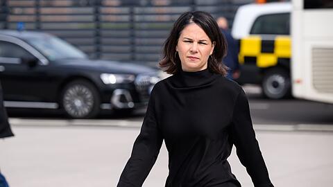Bundesaußenministerin Annalena Baerbock besucht bei ihrer dreitägigen Reise an den Persischen Golf Saudi-Arabien und die Vereinigten Arabischen Emirate.