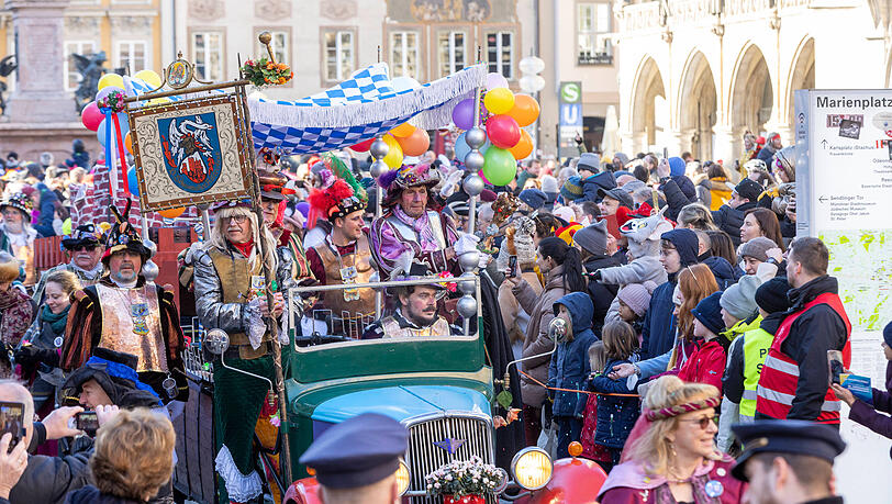 Trotz Absage der Stadt finden viele kleine Umzüge in den Stadtvierteln statt.