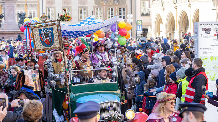Trotz Absage der Stadt finden viele kleine Umzüge in den Stadtvierteln statt.